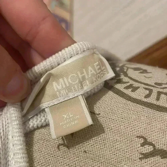 Micheal Kors Sweater - Picture 4 of 4